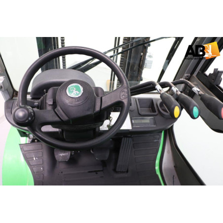 Chariot élévateur Diesel 2500kg Cesab M325D