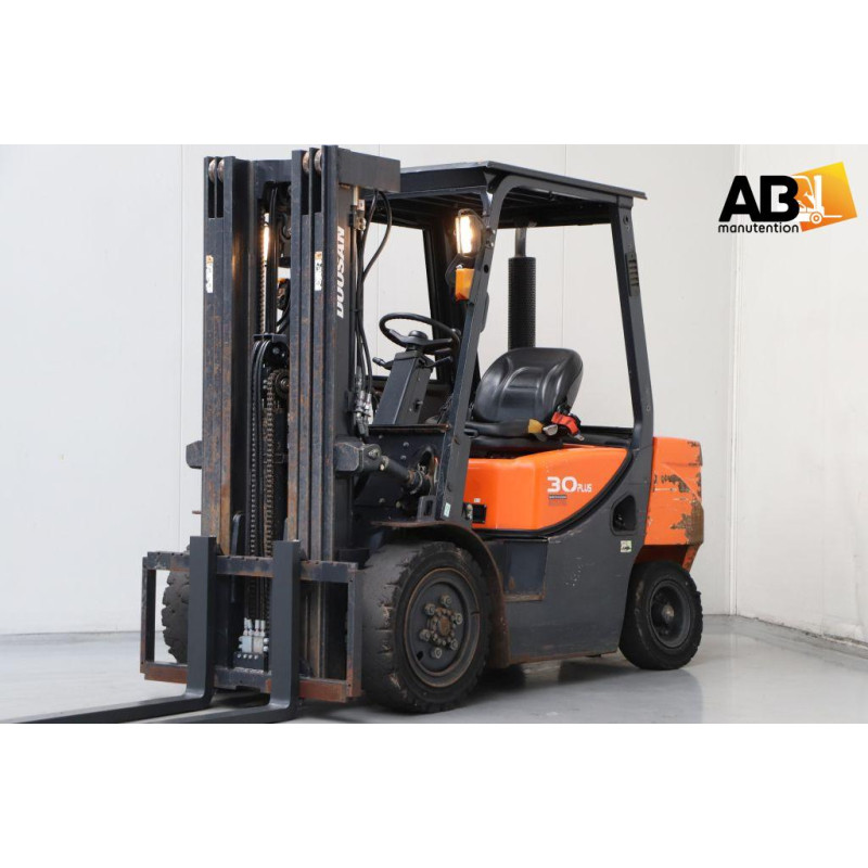 Chariot élévateur Diesel 3000kg Doosan D-30-GP