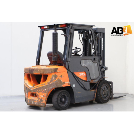 Chariot élévateur Diesel 3000kg Doosan D-30-GP