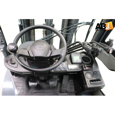 Chariot élévateur Diesel 2500kg Toyota 52-8-FDF-25