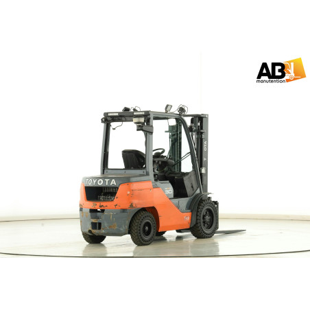 Chariot élévateur Diesel 3000kg Toyota 52-8-FDF-30