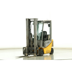 Chariot élévateur...