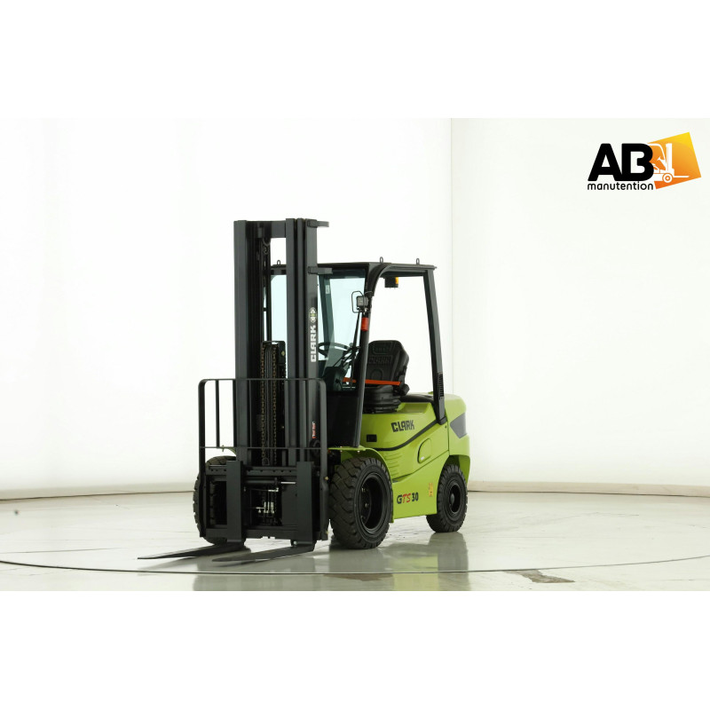 Chariot élévateur d'occasion Diesel 3,0t Clark GTS-30-D