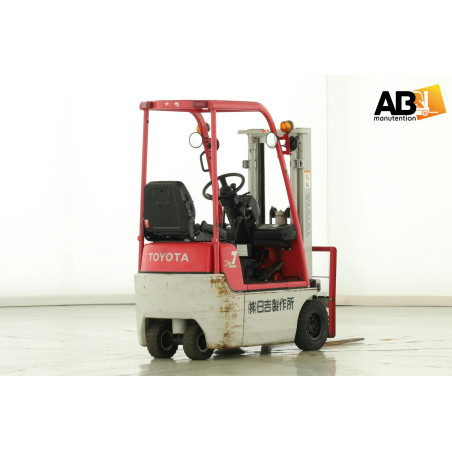 Chariot élévateur d'occasion Electrique 3 roues 700kg Toyota 3-FBKL-7