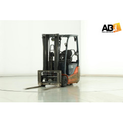 chariot elevateur occasion électrique 3 roues  toyota 1,6t - AB MANUTENTION 59