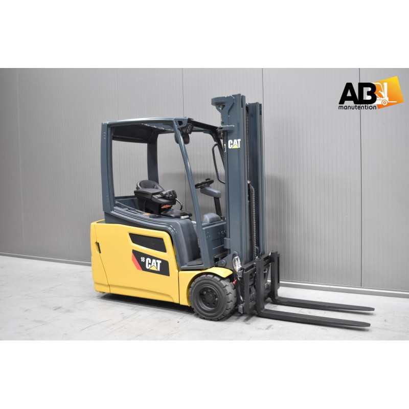 chariot elevateur occasion électrique 3 roues  CATERPILLAR 1,8t - AB MANUTENTION 59