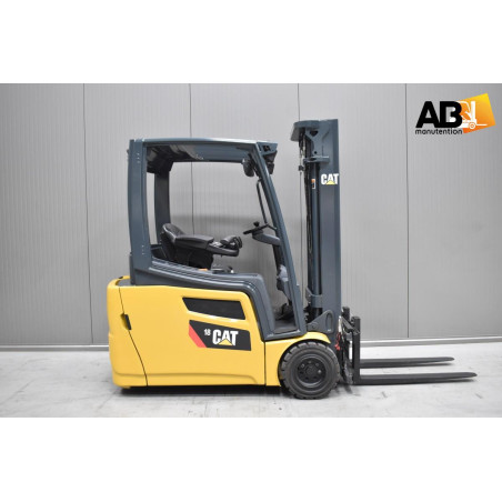Chariot élévateur d'occasion Electrique 3 roues 1,8T Caterpillar 2ET4000