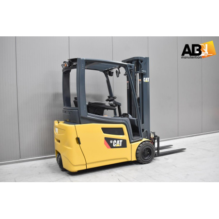 Chariot élévateur d'occasion Electrique 3 roues 1,8T Caterpillar 2ET4000