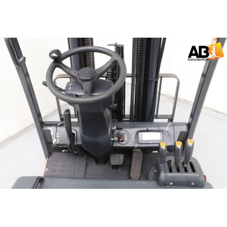 Chariot élévateur d'occasion Electrique 3 roues 1,5T Doosan B-15-T-5