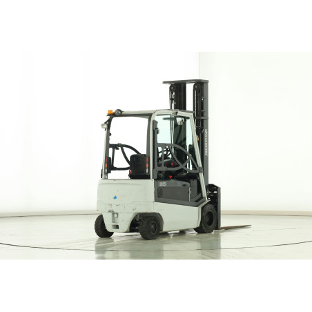 Chariot élévateur d'occasion Electrique 3,0T Unicarriers G-1-Q-2-L-30-Q