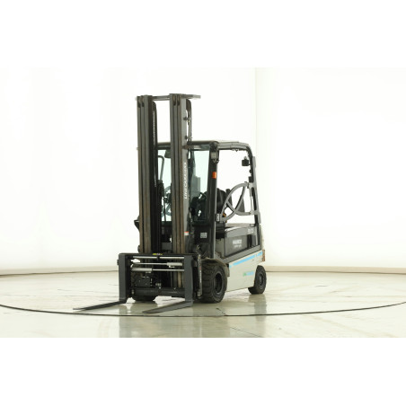Chariot élévateur d'occasion Electrique 3,0T Unicarriers G-1-Q-2-L-30-Q