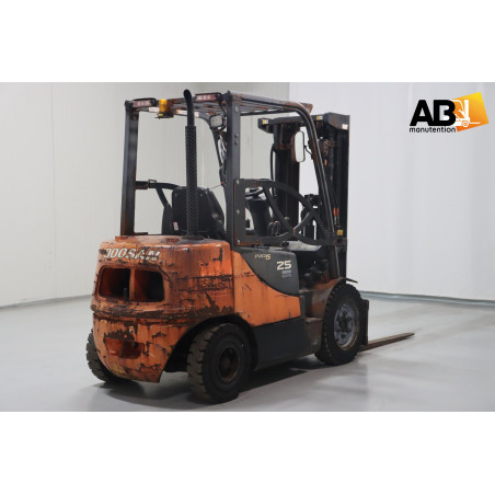 Chariot élévateur d'occasion Diesel 2,5T Doosan D25S-5