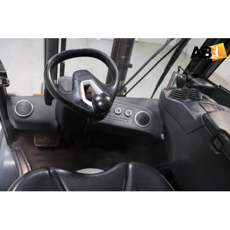Chariot élévateur d'occasion Diesel 3,0t Linde H30D-01