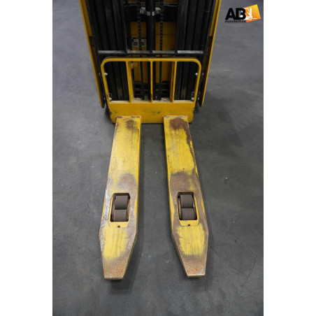 Gerbeur Accompagnant 1400kg  Yale MS14