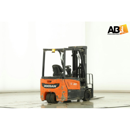 Doosan B-20-T-7-Chariot élévateur d'occasion électrique 3 roues, 2T