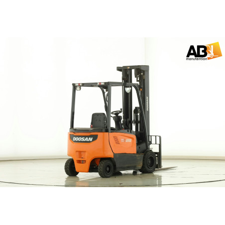 Doosan B-25-X-7_Chariot élévateur d'occasion Electrique 2,5T