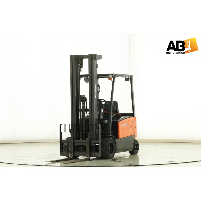 Chariot élévateur électrique d'occasion DOOSAN 2,5T - AB MANUTENTION