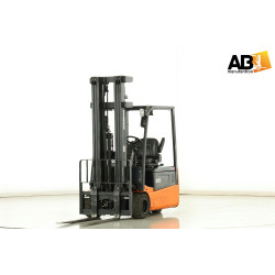 Chariot élévateur d'occasion électrique 3 roues 2T DOOSAN-AB MANUTENTION