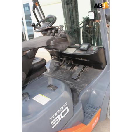 Copy3233_Toyota 02-8-FGF-30 Chariot élévateur d'occasion Gaz 3,0T